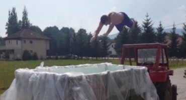 bazen, traktor, Bosna, hit, internet