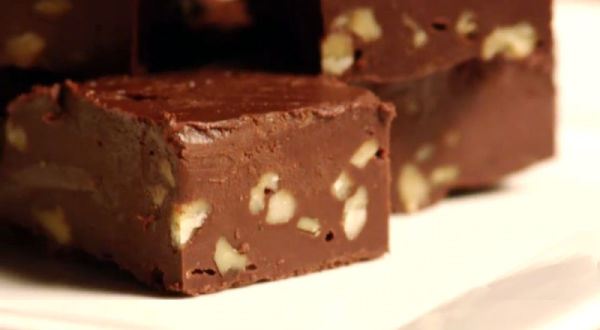 Recept: Čokoladne kocke s lješnjacima