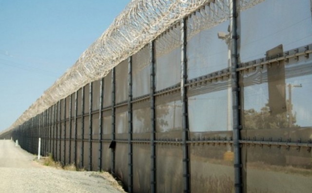 Austrija podiže ogradu na granici s Mađarskom