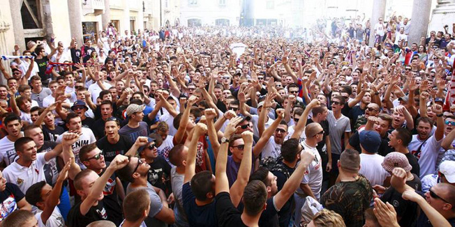'Ludilo' pred utakmicu godine: Pogledajte vrhunsku atmosferu u Splitu i trans tisuća navijača Hajduka!