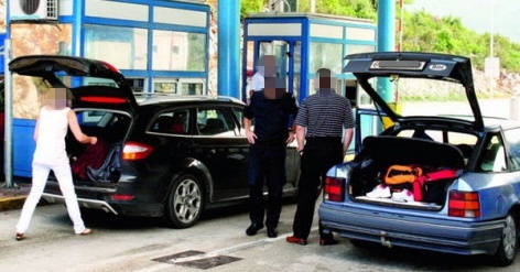 Zaustavili Bosanca na granici, a kad su otvorili gepek imali su što vidjeti…