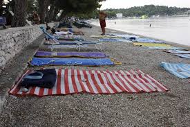 Užas iz Makarske: Hoće li netko zaustaviti ovaj kaos koji se širi dalmatinskim plažama?