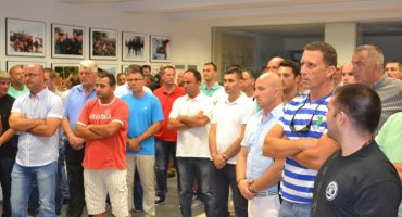 Široki Brijeg: Otvorena izložba ratnih fotografija