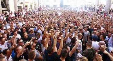 'Ludilo' pred utakmicu godine: Pogledajte vrhunsku atmosferu u Splitu i trans tisuća navijača Hajduka!
