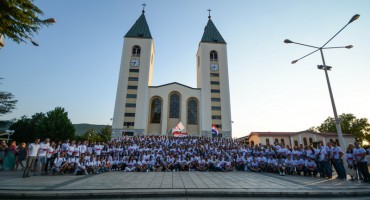 Više od 800 mladih na zajedničkom hodočašću Mladeži HDZ BiH i Mladeži HDZ-a RH u Međugorju
