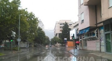 Prometuje se po suhim ili mjestimično vlažnim i skliskim kolnicima - 27.10.2016