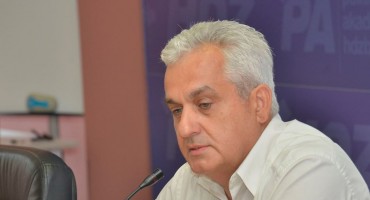 Mostar: Bešlićeva čestitka u povodu Svjetskog dana učitelja