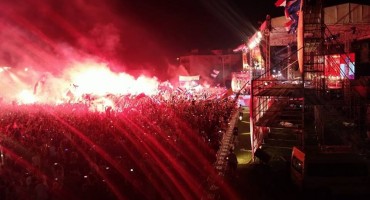 KNIN: Thompson 'Bojnom Čavoglave' bacio u trans 100 000 ljudi 