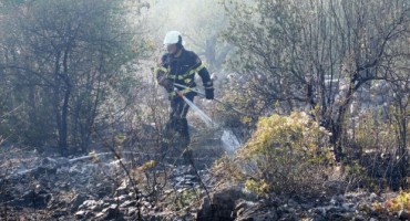 Polila benzinom i zapalila bivšeg dečka i njegovu novu curu
