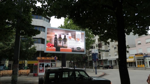 Mostarski billboard postavljen kao četvrti reflektor na Allianz Areni