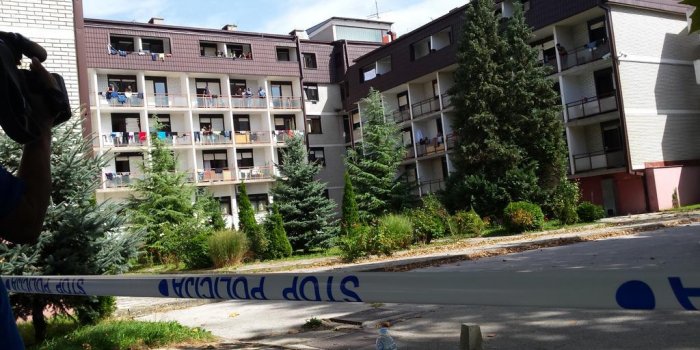 POČINJE KAOS: Imigranti u Zagrebu bacaju namještaj kroz balkone, uzvikuju Sloboda!