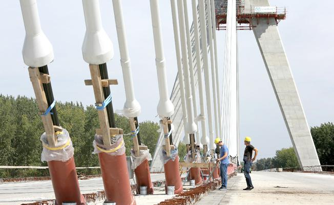 Kao dio cestovnog koridora 5C Budimpešta-Osijek-Ploče