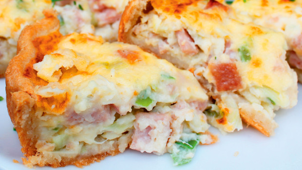 Recept: Složenac sa šunkom, sirom i paprikom