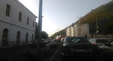 Mostar : Prometni kolaps u Donjoj Mahali i na Bulevaru