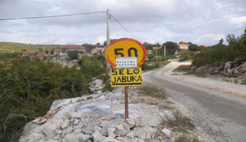 Problemi u Hercegovini: Sirijci pređu granice petnaestak država, a mi još ne možemo do groblja
