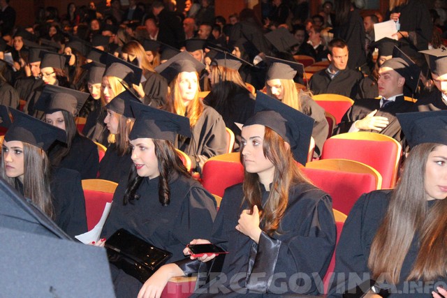 Mostar: Svečano promovirano 327 studenata u zvanja profesora, magistara struke i prvostupnika