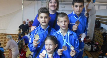 5 medalja, ekipni pehar i titula najboljeg natjecatelja za Cro Star u Brinju
