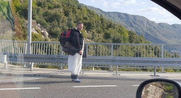 lažni fratar, naivci