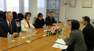 Veleposlanica SAD-a u BiH susrela se s direktoricom Aluminija d.d. Mostar 
