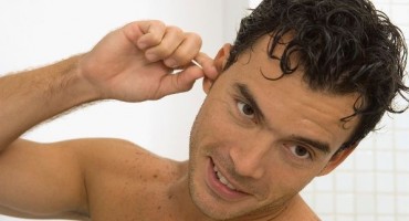 5 kućnih pripravaka koji uklanjanju vosak iz ušiju