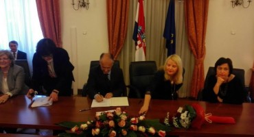 Potpisivanje ugovora između FPMOZ i Državnog ureda za Hrvate izvan Republike Hrvatske