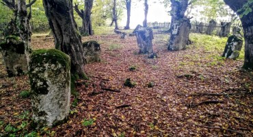 Biciklisti iz Hercegovine posjetili nekropole stećaka u Kladnju i Šekovićima