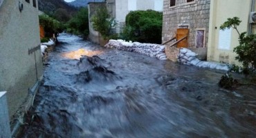 Olujno nevrijeme izazvalo nezapamćene odrone i poplave na Pelješcu