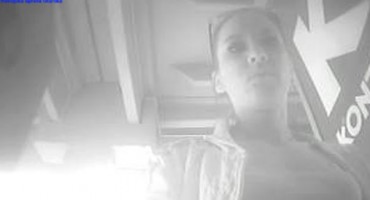 bankomat, policija, djevojka