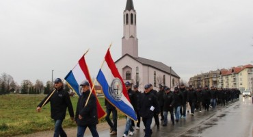 Orašje: Prema Vukovaru krenula Kolona sjećanja