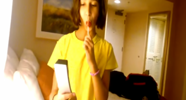 Svi dijele video klinke kojoj tata kaže da poklopi slušalicu telefona i ona nema pojma o čemu priča