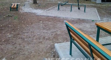  Mostar: Vraćene ljuljačke u park