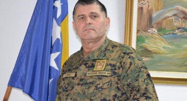 Mostar: Policija privela osobe iz vozila iz kojeg je bačeno eksplozivno sredstvo ispred vozila generala Jeleča