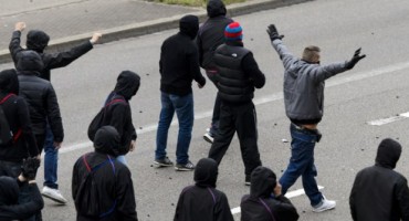 Navijač teško ozlijeđen nakon sukoba Armade i Torcide