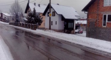 pale snijeg cesta