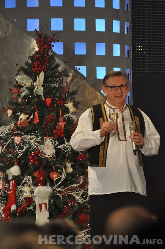 Prepuna dvorana na snimanju 'Lijepom našom' u Širokom Brijegu