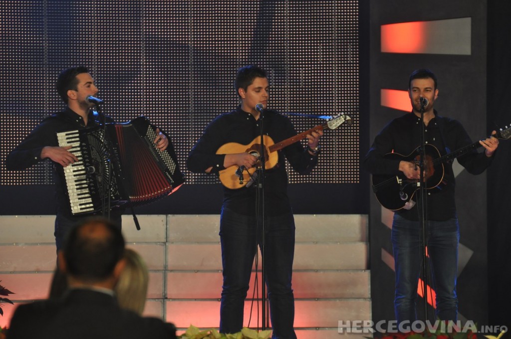 Prepuna dvorana na snimanju 'Lijepom našom' u Širokom Brijegu