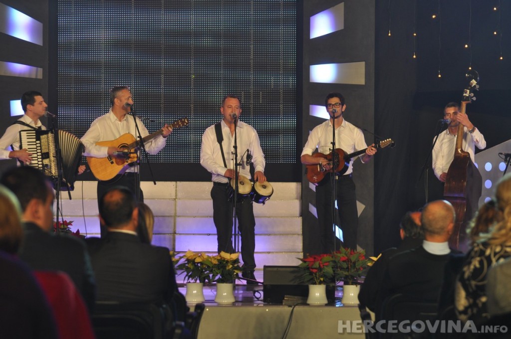 Prepuna dvorana na snimanju 'Lijepom našom' u Širokom Brijegu