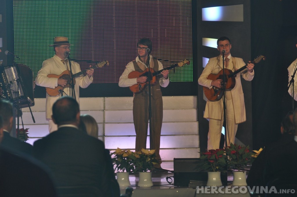 Prepuna dvorana na snimanju 'Lijepom našom' u Širokom Brijegu