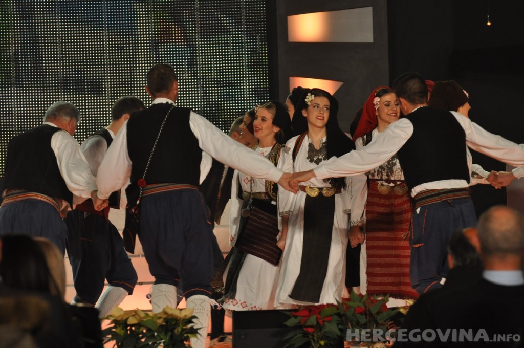 Prepuna dvorana na snimanju 'Lijepom našom' u Širokom Brijegu