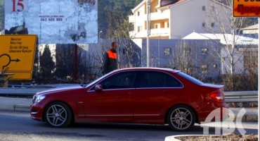 Silovanje bratstva i jedinstva na prometnim znakovima na ulazu u Grad Široki Brijeg