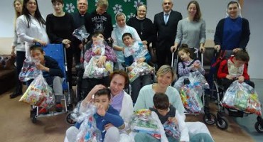 Ljubo Bešlić uručio darove štićenicima Nazareta i Svete obitelji