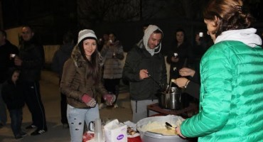 Mostar: Druženje uz kuhano vino i fritule na Bijelom brijegu