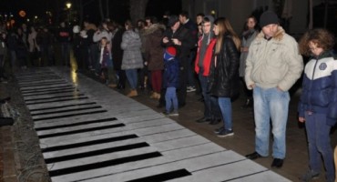U Mostaru predstavljen najveći svirajući klavir