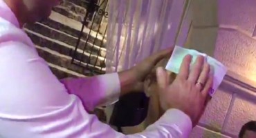 Vadi kume keš i tako je bilo: Zalijepio 100 eura Maji Šuput na čelo