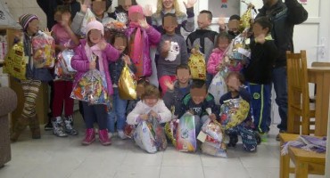 Podjela novogodišnjih paketića djeci Dnevnoga centra Mostar
