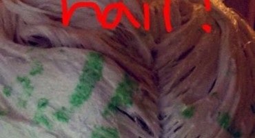 Nakon bojenja kose stavila vrećicu na glavu pa se šokirala kada ju je skinula