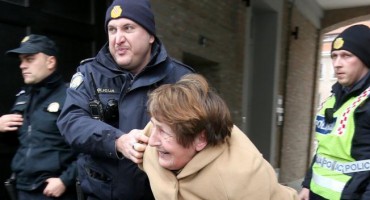 Neviđena policijska brutalnost 