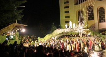 Čarolija badnje noći u Međugorju: Uprizorene žive jaslice