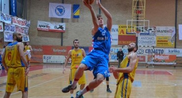 Prepriječio put autobusu košarkaša 'Studenta' i prijetio im pištoljem!