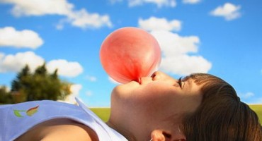 Znate li što se događa u djetetovom organizmu kada proguta žvakaću gumu?